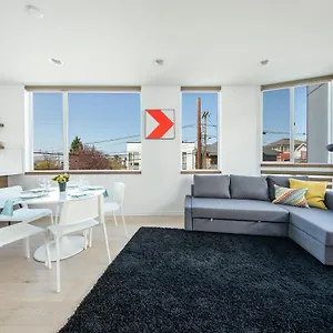 Modern Townhome In Seattle's District With Rooftop Apartment Seattle