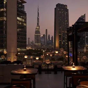 Hotel Four Seasons International Financial Centre *****